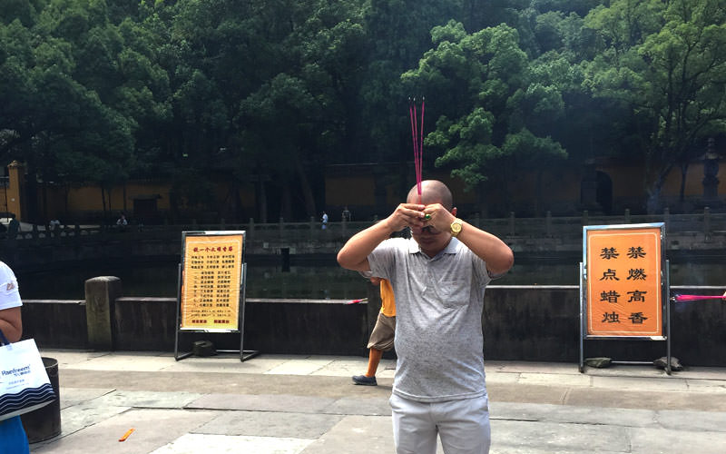 济南阿玉王寺祈福拜佛-