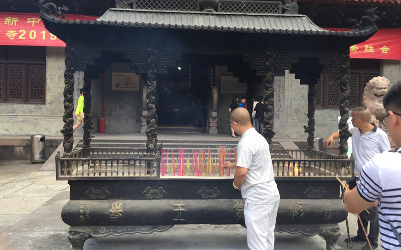 济南阿玉王寺祈福拜佛-