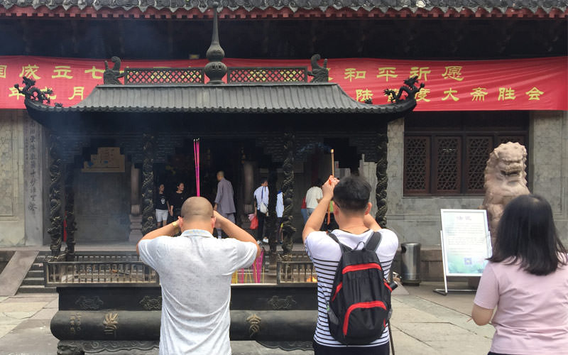 济南阿玉王寺祈福拜佛-