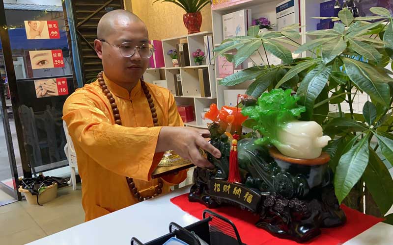 重庆商铺看风水(堪舆经验对客户进行风水调整招财貔貅吉祥位置)- 重庆商铺看风水(堪舆经验对客户进行风水调整招财貔貅吉祥位置)-